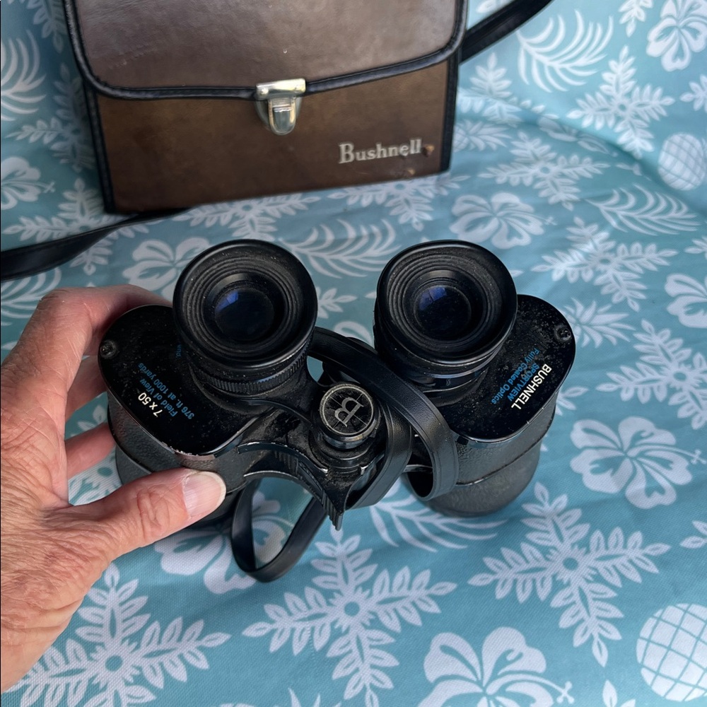 Vintage Bushnell 7x 50 binoculars and case with strap. - Picture 2 of 4